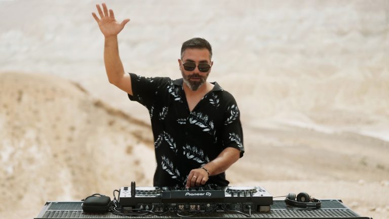 Creating Arabic Inspired Melodic Techno with OTIOT